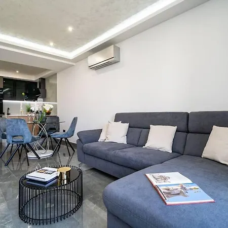 Anavi Apartment *