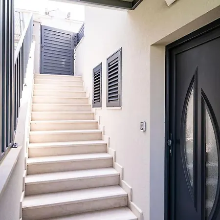 Anavi Apartment