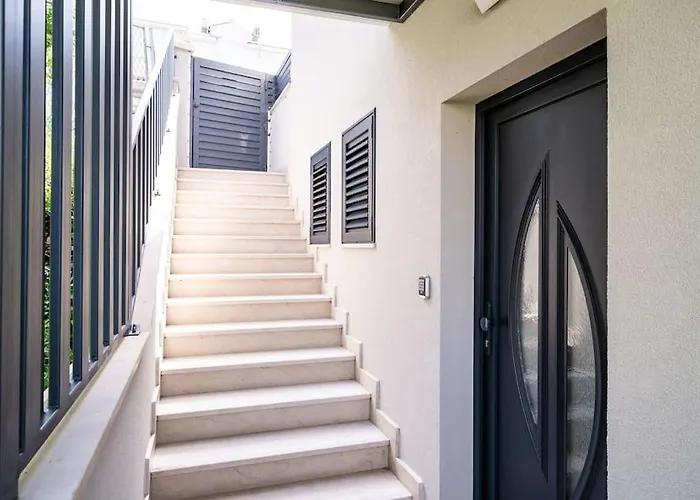 Anavi Apartment